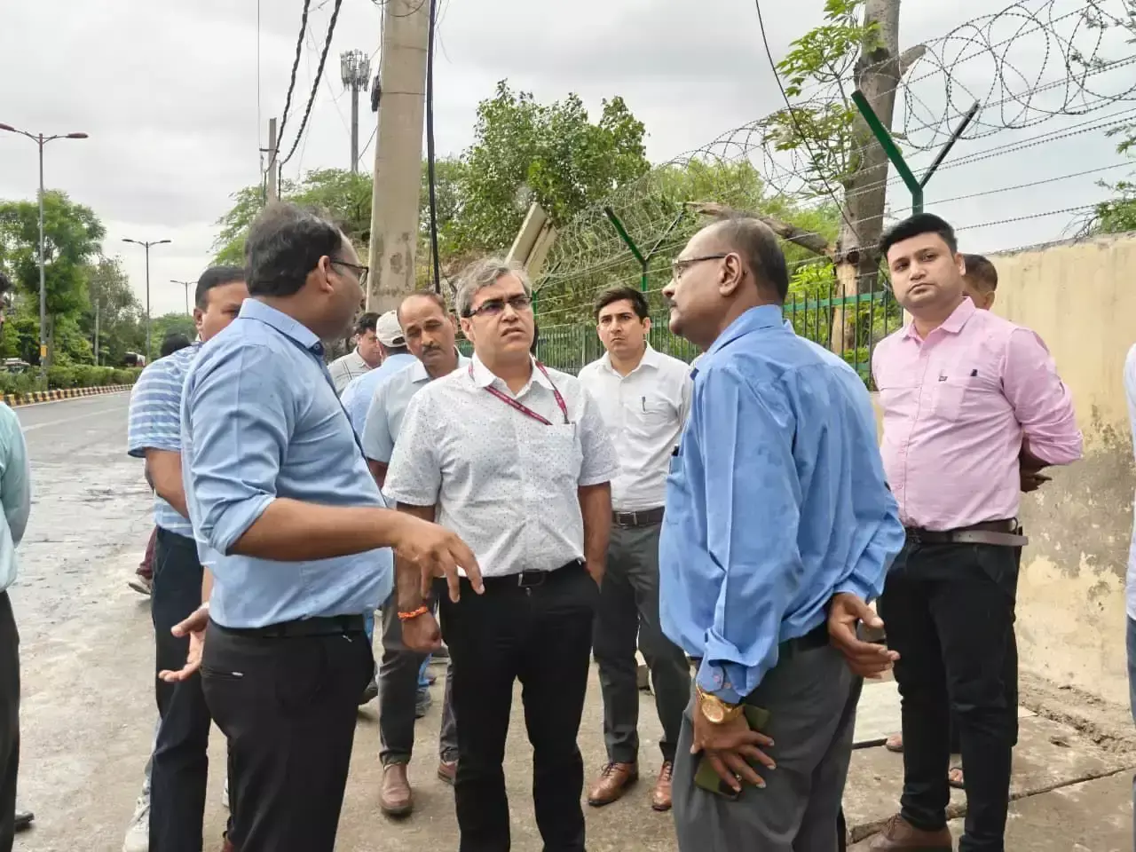 New Delhi: केशवपुरम जोन में स्वच्छता और विकास कार्यों का जायजा लेने पहुंचे निगमायुक्त New Delhi: केशवपुरम जोन में स्वच्छता और विकास कार्यों का जायजा लेने पहुंचे निगमायुक्त
