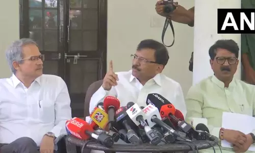 उद्धव गुट की शिवसेना UBT में बड़ी टूट की अटकलें, जानें प्रेस कांफ्रेंस में क्या बोले संजय राउत? उद्धव गुट की शिवसेना UBT में बड़ी टूट की अटकलें, जानें प्रेस कांफ्रेंस में क्या बोले संजय राउत?