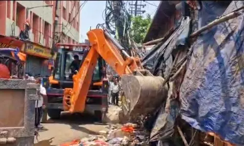 Kharagpur: खड़गपुर में फुटपाथों को कराया गया अतिक्रमण मुक्त Kharagpur: खड़गपुर में फुटपाथों को कराया गया अतिक्रमण मुक्त
