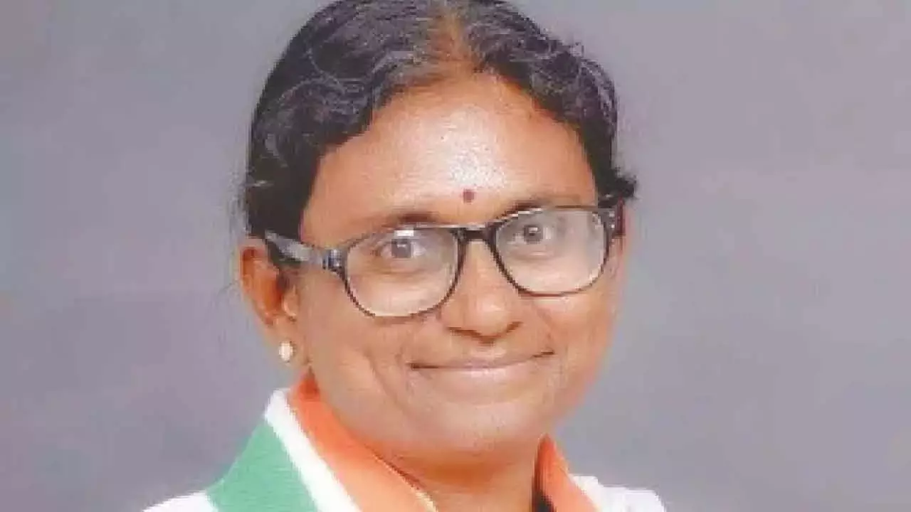 Telangana: मीनाक्षी और महेश दो विधानसभा क्षेत्रों में कार्यक्रमों में हिस्सा लेंगे Telangana: मीनाक्षी और महेश दो विधानसभा क्षेत्रों में कार्यक्रमों में हिस्सा लेंगे