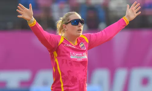 Women’s T20 WC: आयरलैंड की चुनौती पार कर इंग्लैंड ने जीत का सिलसिला बरकरार रखा Women’s T20 WC: आयरलैंड की चुनौती पार कर इंग्लैंड ने जीत का सिलसिला बरकरार रखा