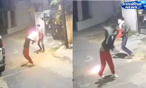 रांची में RSS प्रांत कार्यालय पर पेट्रोल बम से हमला, CCTV में कैद हुई घटना रांची में RSS प्रांत कार्यालय पर पेट्रोल बम से हमला, CCTV में कैद हुई घटना