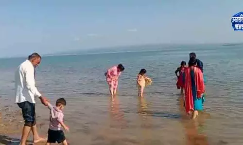Himachal में पर्यटक लापरवाही से जान जोखिम में डाल रहे Himachal में पर्यटक लापरवाही से जान जोखिम में डाल रहे