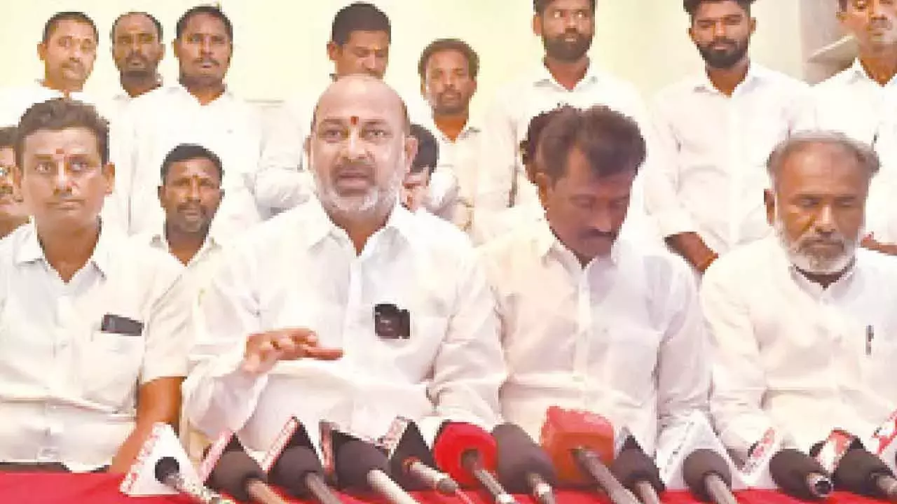 Telangana: बंदी संजय ने वोटर लिस्ट में अवैध घुसपैठियों को लेकर कांग्रेस पर निशाना साधा