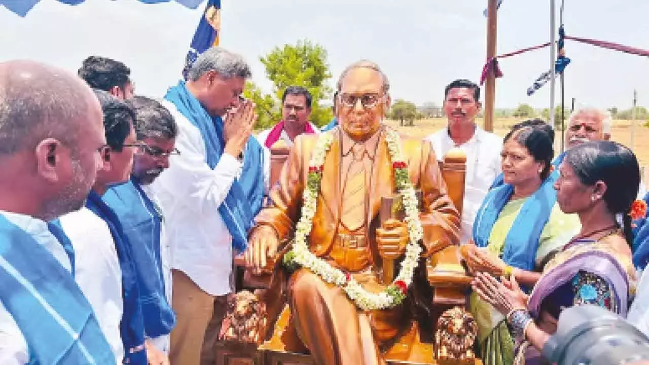 Telangana: अंबेडकर के आदर्श दलितों के उत्थान के लिए अहम: पल्ला राजेश्वर रेड्डी Telangana: अंबेडकर के आदर्श दलितों के उत्थान के लिए अहम: पल्ला राजेश्वर रेड्डी