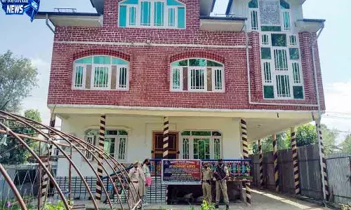 Kashmir में ड्रग तस्करों की 4 करोड़ की संपत्ति जब्त Kashmir में ड्रग तस्करों की 4 करोड़ की संपत्ति जब्त