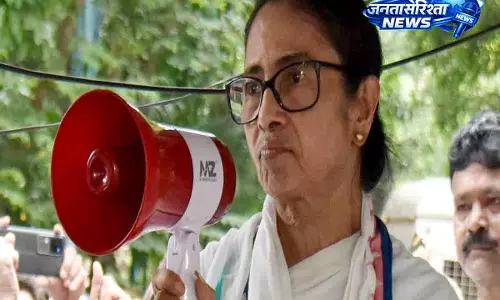 Bengal: तृणमूल नेताओं के विरोध में अंडे फेंकने का तरीका सामने आया Bengal: तृणमूल नेताओं के विरोध में अंडे फेंकने का तरीका सामने आया