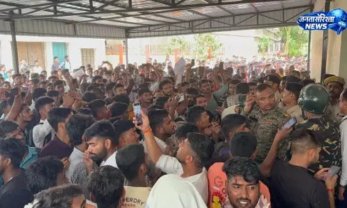 Bihar: सिपाही भर्ती परीक्षा में तनाव, जमकर हंगामा Bihar: सिपाही भर्ती परीक्षा में तनाव, जमकर हंगामा