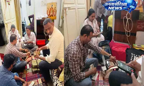 ACB छापेमारी में 13 करोड़ की संपत्ति सामने आई, अधिकारी जेल भेजा गया ACB छापेमारी में 13 करोड़ की संपत्ति सामने आई, अधिकारी जेल भेजा गया