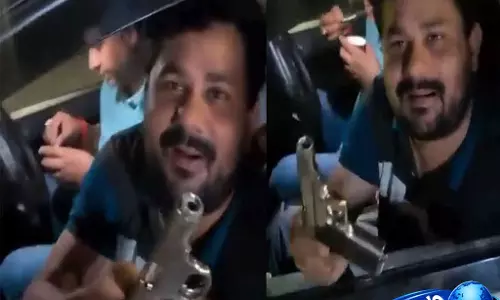 ‘पिस्तौल ले लो, गोली मार दो’ वीडियो से मचा हड़कंप, यूपी पुलिस ने मामले की गंभीरता से जांच की तेज