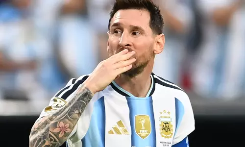 FIFA प्रमुख इन्फेंटिनो ने मेसी को बेमिसाल कमाल बताते हुए सराहा