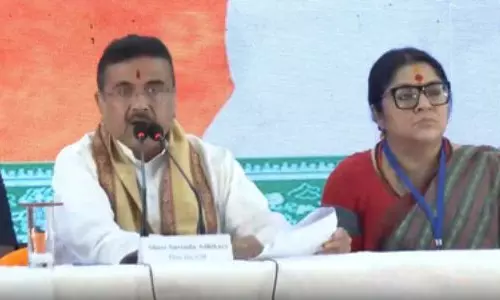 Kolkata: बागबाजार घाट पर स्वच्छता अभियान में शामिल हुए शुभेंदु अधिकारी