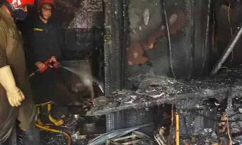 New Delhi: सत्य निकेतन में आग लगने से व्यापारिक नुकसान, सत्य निकेतन में रेस्तरां आग की चपेट में