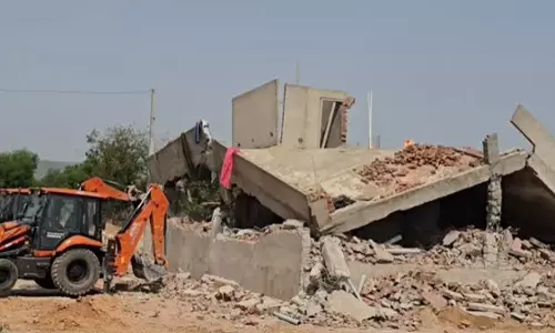 Jammu: जेडीए ने कब्जाई जमीन खाली करवाई, 30 से अधिक निर्माण तोड़े Jammu: जेडीए ने कब्जाई जमीन खाली करवाई, 30 से अधिक निर्माण तोड़े