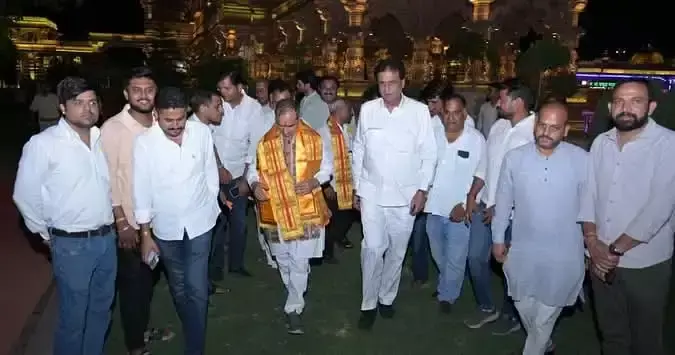 Chittorgarh: मदनलाल राठौड़ ने श्री सांवलिया सेठ मंदिर में किए दर्शन Chittorgarh: मदनलाल राठौड़ ने श्री सांवलिया सेठ मंदिर में किए दर्शन