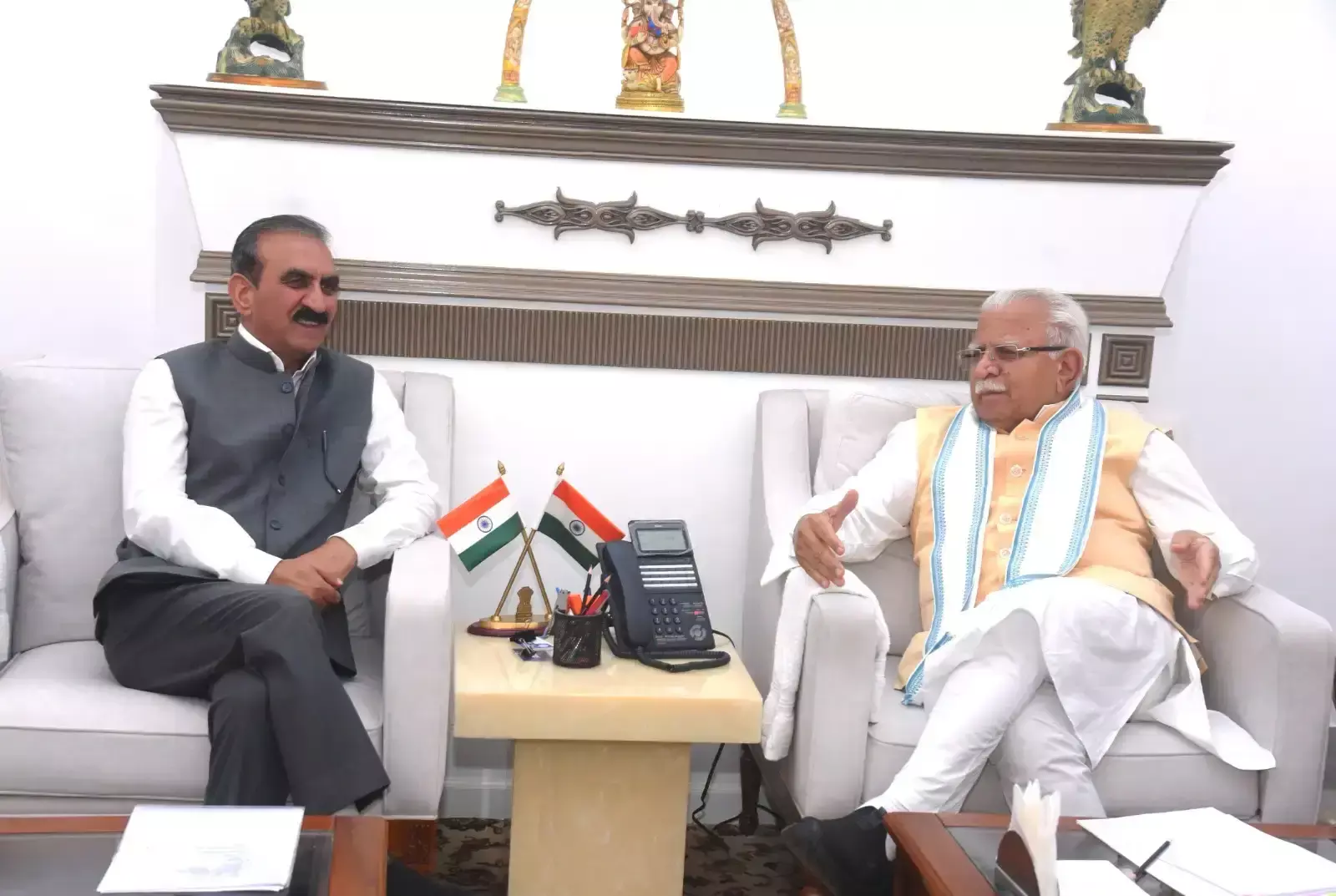 Shimla: मुख्यमंत्री सुक्खू ने खट्टर से मुलाकात कर मुफ्त बिजली पर चर्चा की Shimla: मुख्यमंत्री सुक्खू ने खट्टर से मुलाकात कर मुफ्त बिजली पर चर्चा की