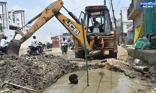 Gorakhpur : विभागीय तालमेल की कमी से करोड़ों की जलापूर्ति पाइपलाइन खतरे में Gorakhpur : विभागीय तालमेल की कमी से करोड़ों की जलापूर्ति पाइपलाइन खतरे में