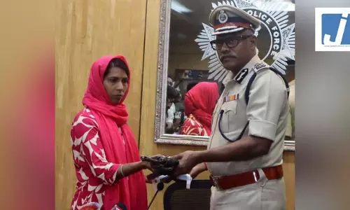 पुलिस को बड़ी सफलता, माओवादी नेता शाकुंतला महतो ने किया आत्मसमर्पण