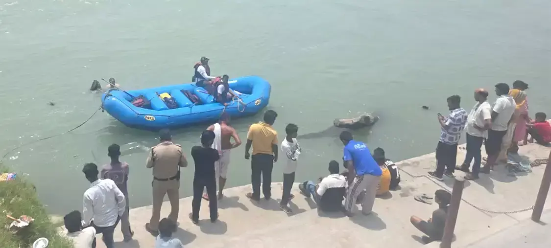 Haridwar: गुजरात का किशोर हरिद्वार में गंगा भंवर में फंसा, रेस्क्यू जारी Haridwar: गुजरात का किशोर हरिद्वार में गंगा भंवर में फंसा, रेस्क्यू जारी