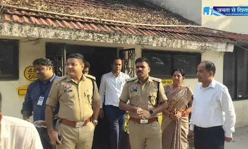रायपुर कलेक्टर डॉ गौरव सिंह ने बुढ़ापारा में नीट परीक्षा केंद्र का किया निरीक्षण रायपुर कलेक्टर डॉ गौरव सिंह ने बुढ़ापारा में नीट परीक्षा केंद्र का किया निरीक्षण