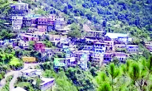 कफोटा में सरकारी जमीन पर बढ़ रहा अतिक्रमण कफोटा में सरकारी जमीन पर बढ़ रहा अतिक्रमण