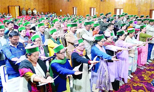 ईमानदारी से अपना फर्ज निभाएं प्रधान-उपप्रधान ईमानदारी से अपना फर्ज निभाएं प्रधान-उपप्रधान