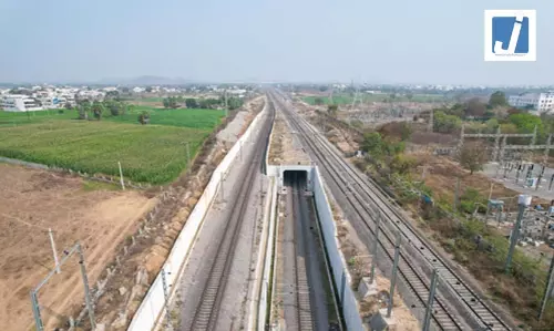 रेल कनेक्टिविटी बढ़ाने के लिए सरकार ने गुजरात और महाराष्ट्र में नई रेल परियोजनाओं को दी मंजूरी रेल कनेक्टिविटी बढ़ाने के लिए सरकार ने गुजरात और महाराष्ट्र में नई रेल परियोजनाओं को दी मंजूरी