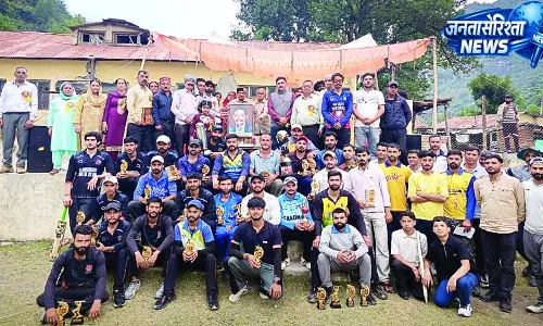 फ्रेंडस इलेवन क्रिकेट में बना चैंपियन फ्रेंडस इलेवन क्रिकेट में बना चैंपियन