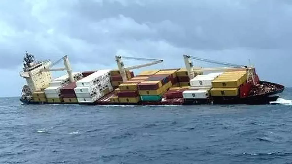 MSC Elsa-3 डूबने के मामले में हाई कोर्ट ने केंद्र से कार्रवाई की मांग की MSC Elsa-3 डूबने के मामले में हाई कोर्ट ने केंद्र से कार्रवाई की मांग की