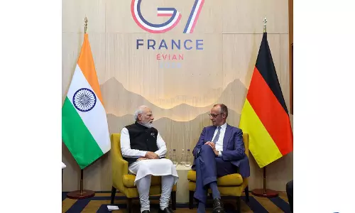 G7 में पीएम मोदी और जर्मन चांसलर मर्ज की अहम मुलाकात G7 में पीएम मोदी और जर्मन चांसलर मर्ज की अहम मुलाकात