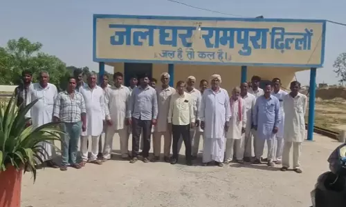 Sirsa: पानी की कमी से ग्रामीणों को झेलनी पड़ रही परेशानी Sirsa: पानी की कमी से ग्रामीणों को झेलनी पड़ रही परेशानी
