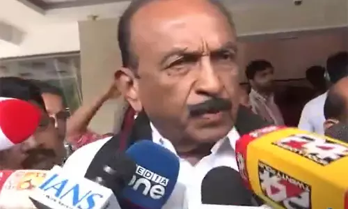 Vaiko का स्टरलाइट प्लांट पर विरोध, तांबा स्मेल्टर न खोलने की मांग Vaiko का स्टरलाइट प्लांट पर विरोध, तांबा स्मेल्टर न खोलने की मांग