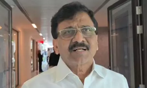 बागी UBT सांसदों के खिलाफ अपनी टिप्पणी पर विवाद के बीच संजय राउत ने कही ये बात बागी UBT सांसदों के खिलाफ अपनी टिप्पणी पर विवाद के बीच संजय राउत ने कही ये बात