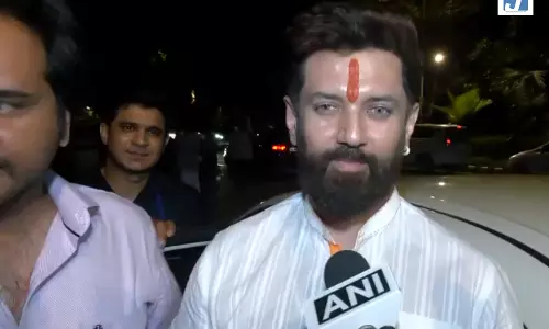 शिवसेना (UBT) में फूट की अटकलों पर चिराग पासवान का तंज, संजय राउत पर साधा निशाना शिवसेना (UBT) में फूट की अटकलों पर चिराग पासवान का तंज, संजय राउत पर साधा निशाना