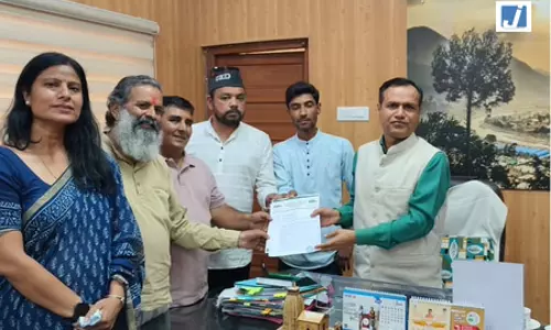 यूकेडी ने देवभूमि परिवार आईडी का किया विरोध, राज्यपाल के नाम भेजा ज्ञापन यूकेडी ने देवभूमि परिवार आईडी का किया विरोध, राज्यपाल के नाम भेजा ज्ञापन