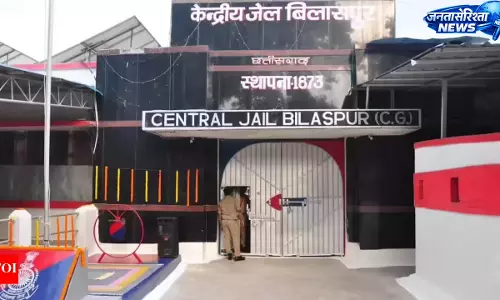 केंद्रीय जेल से पैरोल पर छूटा POCSO दोषी फरार, पुलिस और जेल प्रशासन में हड़कंप केंद्रीय जेल से पैरोल पर छूटा POCSO दोषी फरार, पुलिस और जेल प्रशासन में हड़कंप
