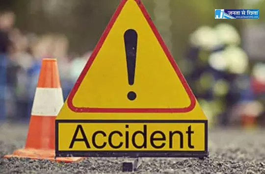 20 रुपए के नोट को पकड़ने के चक्कर में बस यात्री की मौत 20 रुपए के नोट को पकड़ने के चक्कर में बस यात्री की मौत