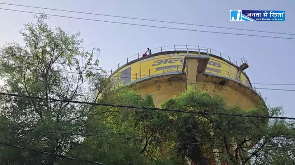 गैंगरेप पीड़िता 4 महीने तक लगाती रही थाने का चक्कर, सुसाइड करने अब पानी टंकी में चढ़ी गैंगरेप पीड़िता 4 महीने तक लगाती रही थाने का चक्कर, सुसाइड करने अब पानी टंकी में चढ़ी