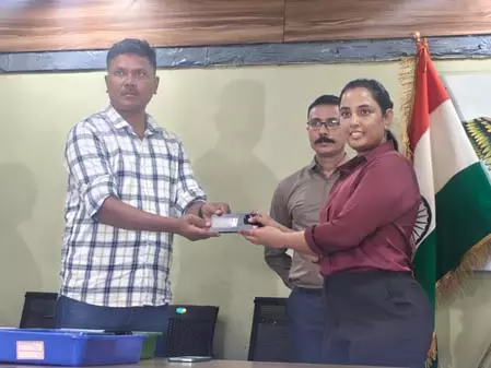 क्राइम ब्रांच ने 410 खोए मोबाइल फोन मालिकों को लौटाए, कीमत 63 लाख रुपए से अधिक क्राइम ब्रांच ने 410 खोए मोबाइल फोन मालिकों को लौटाए, कीमत 63 लाख रुपए से अधिक