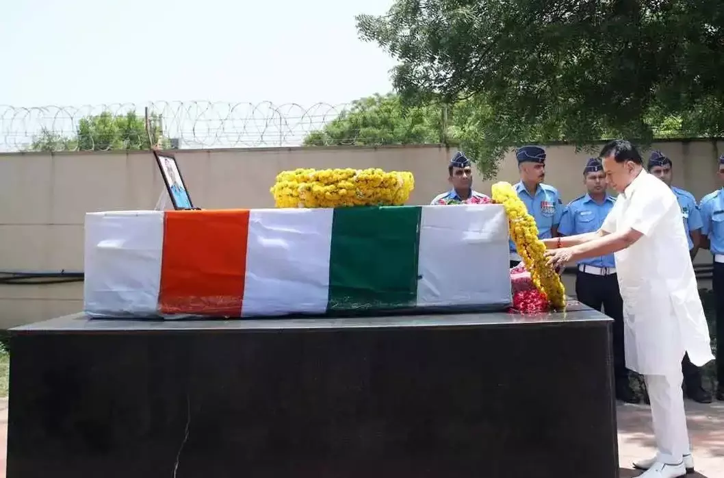 Nagaur: असम विमान हादसे के शहीद को नम आंखों से अंतिम विदाई Nagaur: असम विमान हादसे के शहीद को नम आंखों से अंतिम विदाई