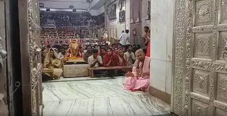 बाबा महाकाल के दर्शन को उज्जैन पहुंचीं प्रांजल दहिया, बोलीं- मिलती है सकारात्मक ऊर्जा बाबा महाकाल के दर्शन को उज्जैन पहुंचीं प्रांजल दहिया, बोलीं- मिलती है सकारात्मक ऊर्जा
