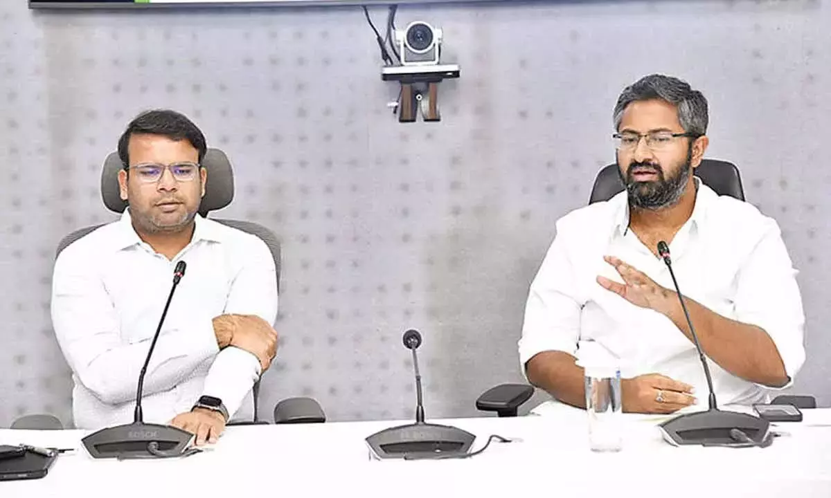 Andhra: लोगों से कहा गया कि डेटा सेंटरों पर गलत सूचना के बहकावे में न आएं Andhra: लोगों से कहा गया कि डेटा सेंटरों पर गलत सूचना के बहकावे में न आएं