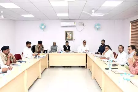 बांके बिहारी मंदिर की हाई-पावर्ड कमेटी की 16वीं बैठक संपन्न बांके बिहारी मंदिर की हाई-पावर्ड कमेटी की 16वीं बैठक संपन्न