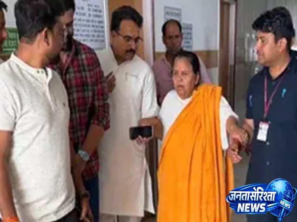 Delhi दौरे के दौरान उमा भारती की तबीयत बिगड़ी Delhi दौरे के दौरान उमा भारती की तबीयत बिगड़ी
