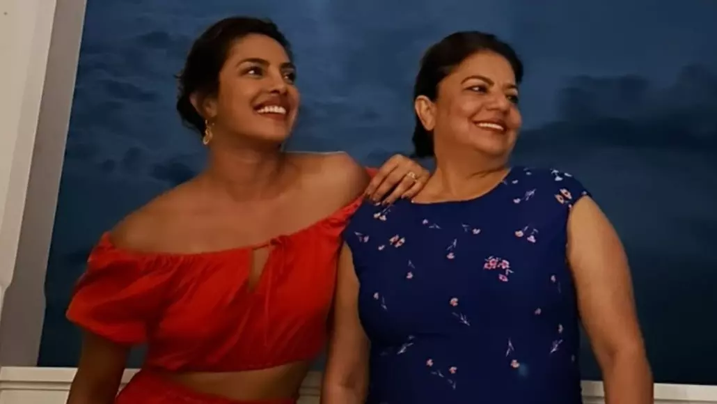Priyanka Chopra ने माँ मधु को कहा अपनी क्वीन; बयां किया मां के लिए खास प्यार Priyanka Chopra ने माँ मधु को कहा अपनी क्वीन; बयां किया मां के लिए खास प्यार