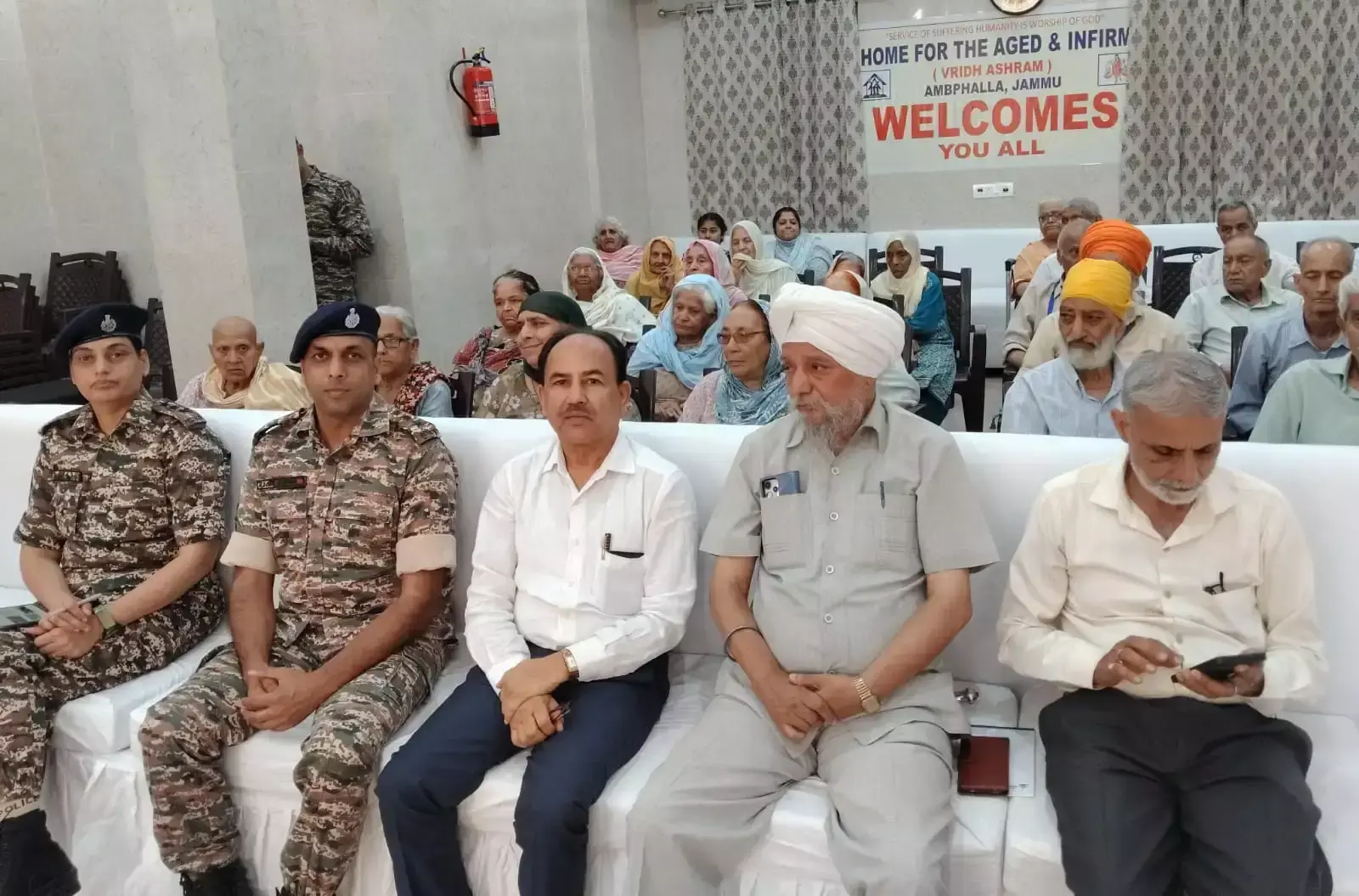 Jammu: बुजुर्गों के सम्मान और मनोरंजन के लिए विशेष कार्यक्रम आयोजित Jammu: बुजुर्गों के सम्मान और मनोरंजन के लिए विशेष कार्यक्रम आयोजित