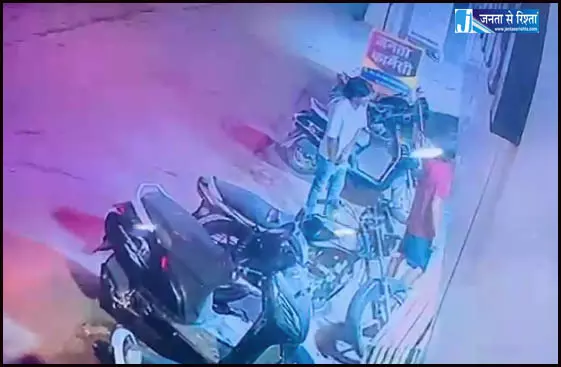 अस्पताल में चाकूबाजी की कोशिश, इलाज कराने पहुंचे दो युवकों ने काटा बवाल अस्पताल में चाकूबाजी की कोशिश, इलाज कराने पहुंचे दो युवकों ने काटा बवाल