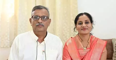 पीएम मोदी से प्रेरित परिवार ने शादी में सोने की नई ज्वेलरी खरीदने से किया परहेज, पुराने मंगलसूत्र को दिया नया रूप पीएम मोदी से प्रेरित परिवार ने शादी में सोने की नई ज्वेलरी खरीदने से किया परहेज, पुराने मंगलसूत्र को दिया नया रूप
