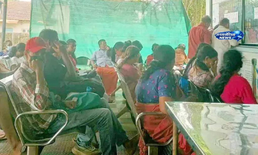 Kerala : बुखार के मरीजों में बढ़ोतरी, सरकारी अस्पतालों में लगातार बढ़ रही भीड़ Kerala : बुखार के मरीजों में बढ़ोतरी, सरकारी अस्पतालों में लगातार बढ़ रही भीड़