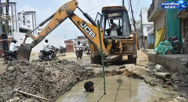 Gorakhpur : विभागीय तालमेल की कमी से करोड़ों की जलापूर्ति पाइपलाइन खतरे में Gorakhpur : विभागीय तालमेल की कमी से करोड़ों की जलापूर्ति पाइपलाइन खतरे में